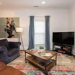 Bungalow & Tiny Guest House With Private Fenced Yard