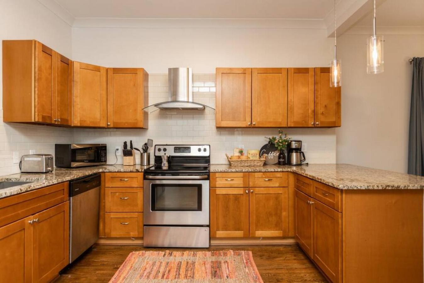 & Tiny With Private Fenced Yard Holiday home Charlotte