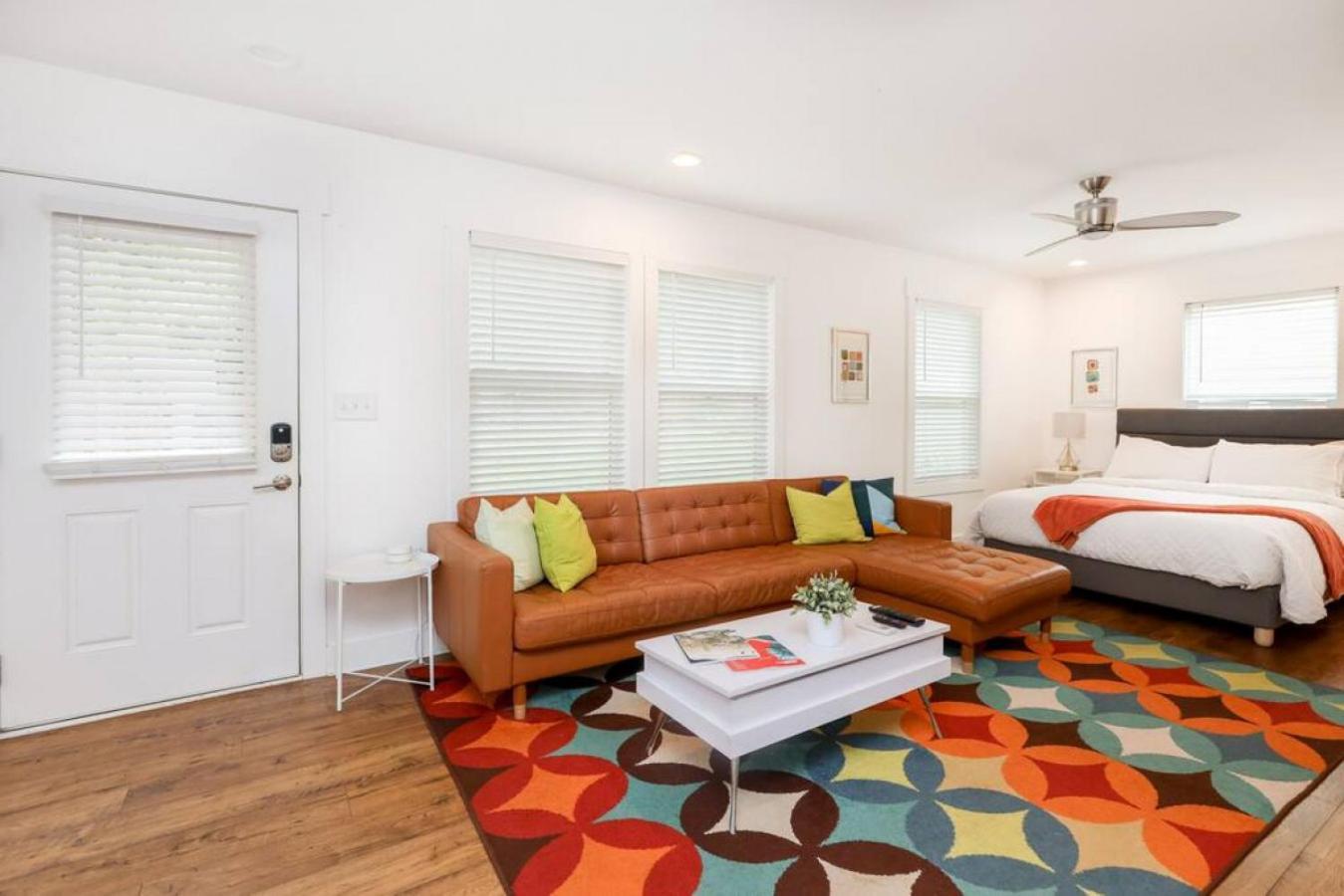 & Tiny With Private Fenced Yard Holiday home Charlotte